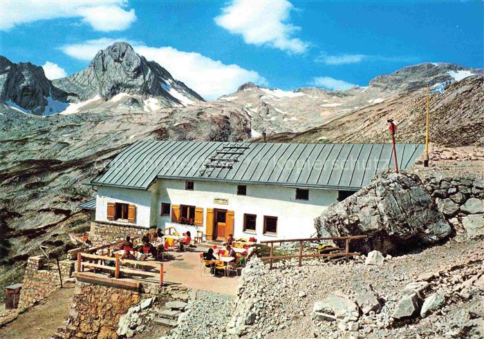 Knorrhuette 2051m Zugspitzplatt Garmisch-Partenkirchen mit Plattspitze Wetterwan