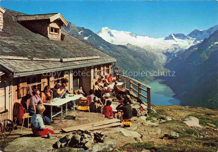 Olpererhuette 2389m Schwaz Tirol AT mit Blick auf Schlegeis Stausee und Moesle