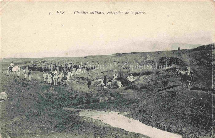 Fez Fes Maroc Chantier militaire retraction de la pierre