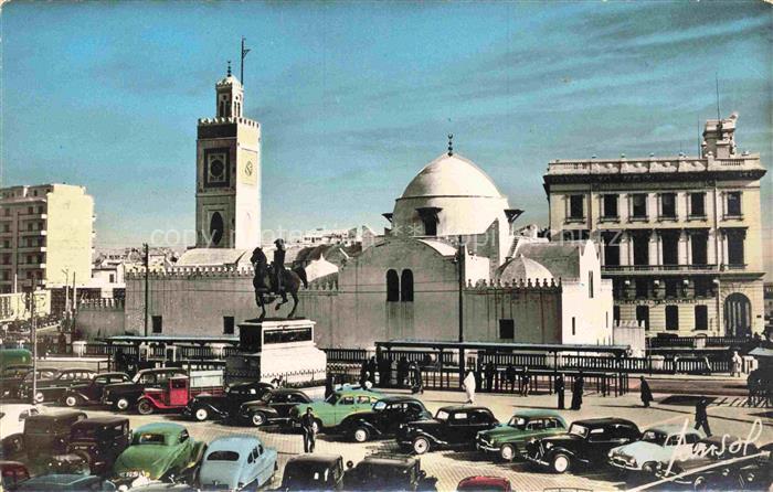 ALGER  Algerie La Place du Gouvernement et la Mosquee