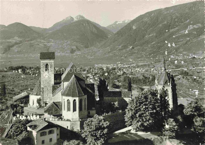 Schoenna Scena Meran IT Panorama Schloss Kirche