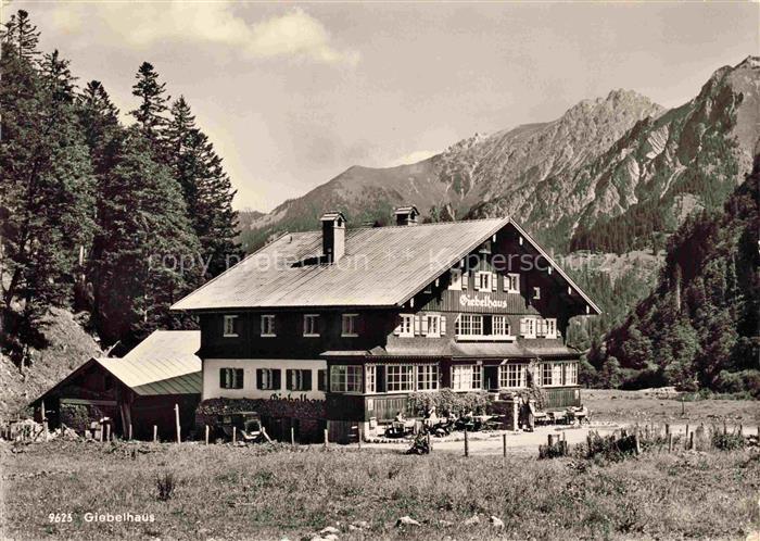 Giebelhaus 1100m Hinterstein Bad Hindelang mit Rauhhorn im Hintersteiner Tal