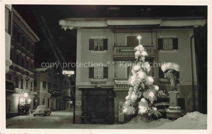 Lofer AT Ortszentrum zur Weihnachtszeit Nachtaufnahme