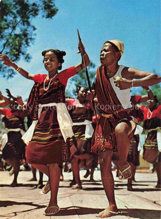 Madagascar Madagaskar Un groupe de Danseurs Antandroy