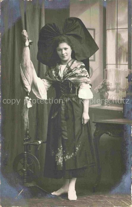 Trachten Alsace Frau spinnrad