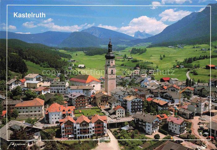 Kastelruth Castelrotto Salten Schlern Suedtirol IT Ortsansicht mit Kirche Blick