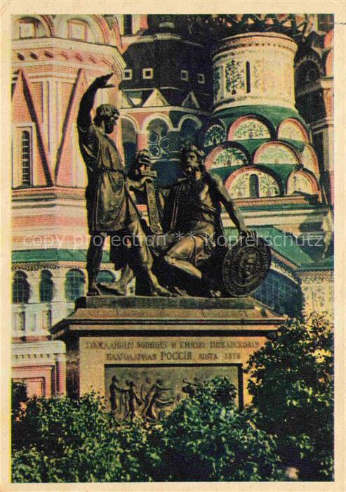 Moscou Moskau Moscow RU Place Rouge Monument Minine et Pojarski devant la Cathéd