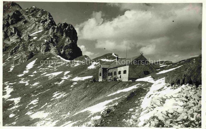 Noerdlingerhuette 2242m Karwendel Reitherspitze Zirl Tirol AT Berghaus im Karwen