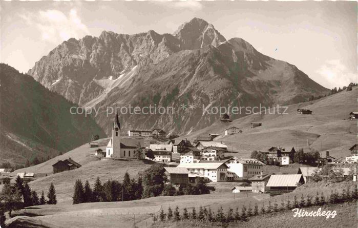 Hirschegg Kleinwalsertal Vorarlberg AT Ortsansicht mit Kirche Blick gegen Widder