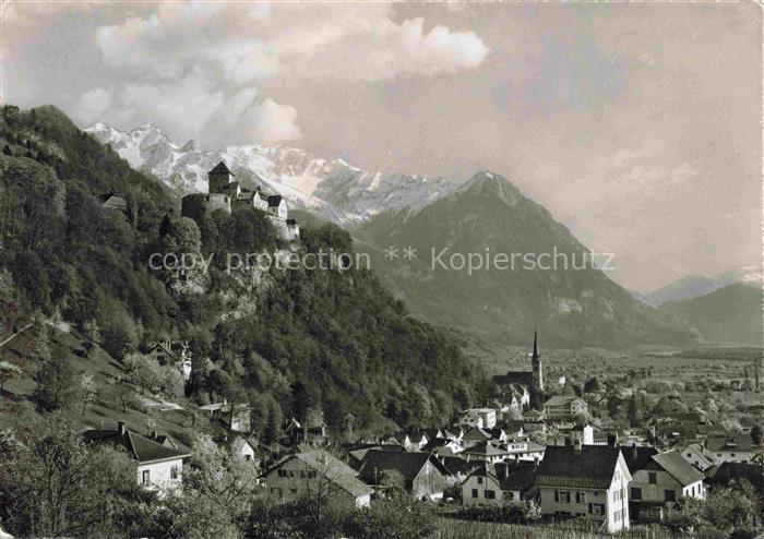 Vaduz Liechtenstein FL Panorama Blick zum Schloss Rappenstein und Falknis