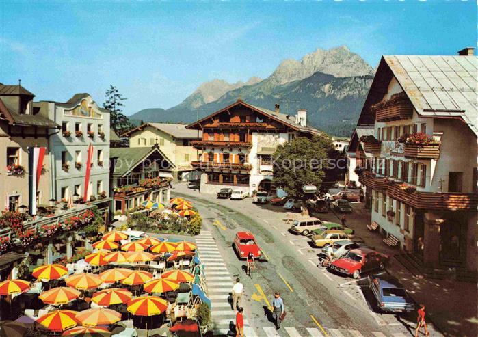 St Johann Tirol AT Hauptplatz Blick gegen Wilden Kaiser Kaisergebirge