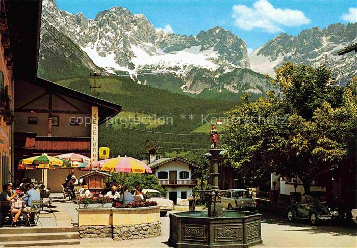 Ellmau Elmau Tirol AT Florianbrunnen im Hintergrund Wilder Kaiser Kaisergebirge