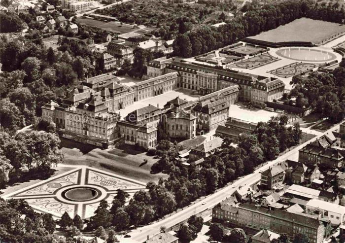LUDWIGSBURG  BW Schloss mit Gartenschau Bluehendes Barock