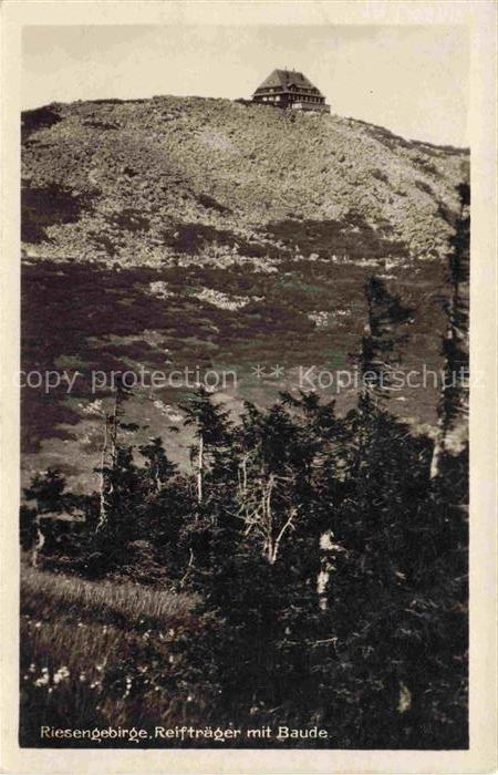 Reiftraeger Szrenica 1362m PL mit Reiftraegerbaude Bergbaude im Riesengebirge