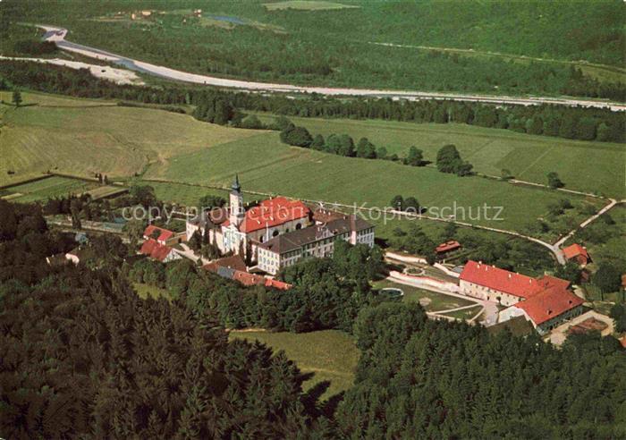 Schaeftlarn Muenchen Kloster im Isartal
