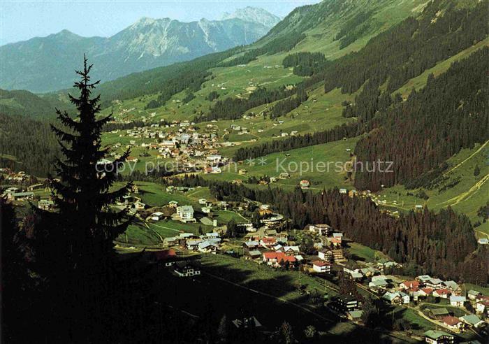 Hirschegg Kleinwalsertal Vorarlberg AT Riezlern mit Nebelhorn