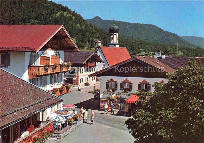 Wallgau Garmisch-Partenkirchen Bayern Ortsmotiv mit Gasthaus Blick zur Kirche Hu