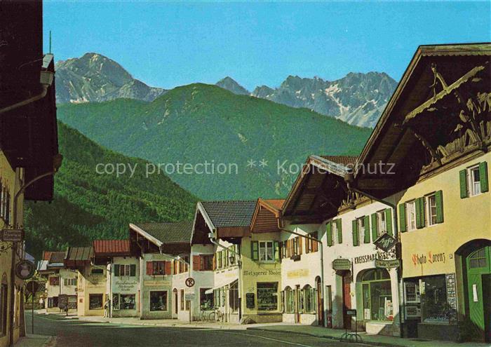 MITTENWALD Bayern Obermarkt mit Tiroler Berge