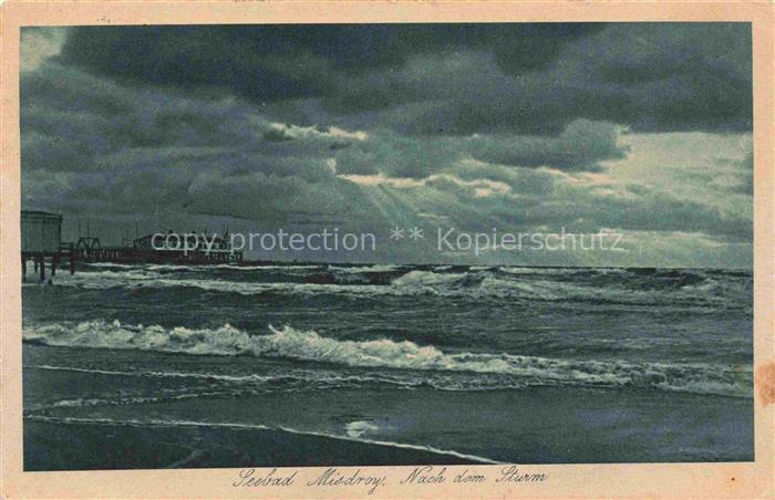 MISDROY Ostseebad Miedzyzdroje PL Partie am Strand nach dem Sturm