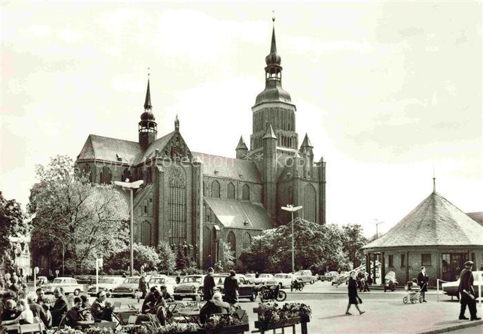 STRALSUND Leninplatz und Marienkirche