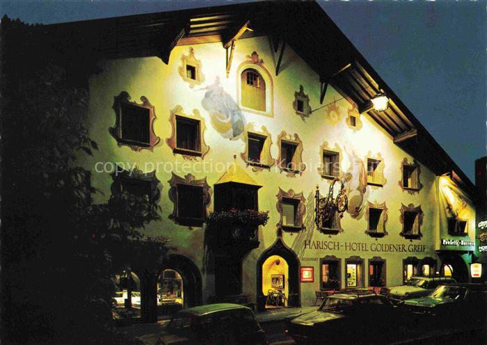 Kitzbuehel Tirol AT Hotel Goldener Greif unter Beleuchtung Nachtaufnahme