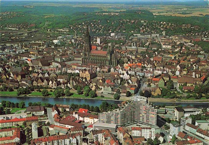 Neu-Ulm Bayern mit Blick nach Ulm an der Donau Ulmer Muenster