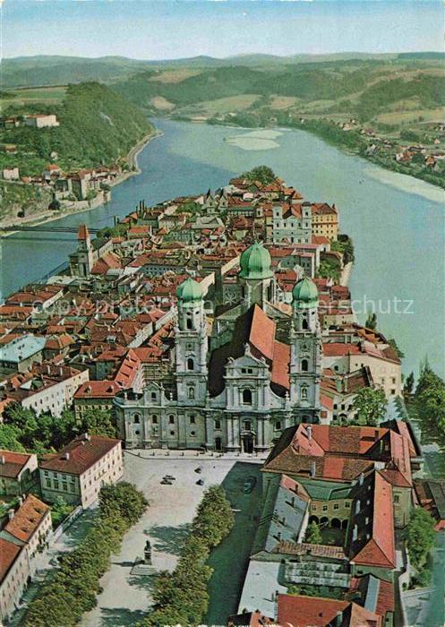 PAssAU Bayern Panorama Blick auf Dom und Altstadt Dreifluessestadt Zusammenfluss