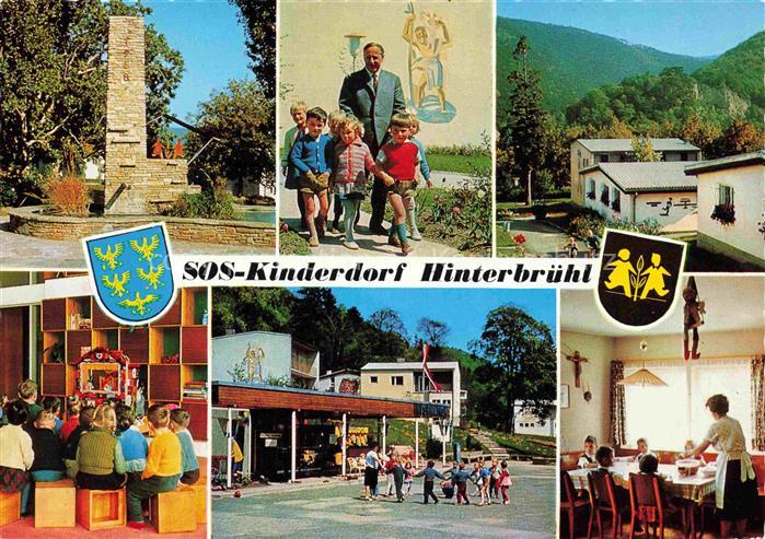 Hinterbruehl Niederoesterreich AT SOS Kinderdorf Dorfbrunnen Blick in den Wiener