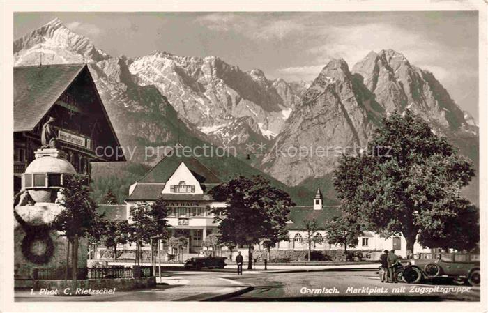 GARMISCH-PARTENKIRCHEN Bayern Marktplatz mit Zugspitzgruppe Wettersteingebirge