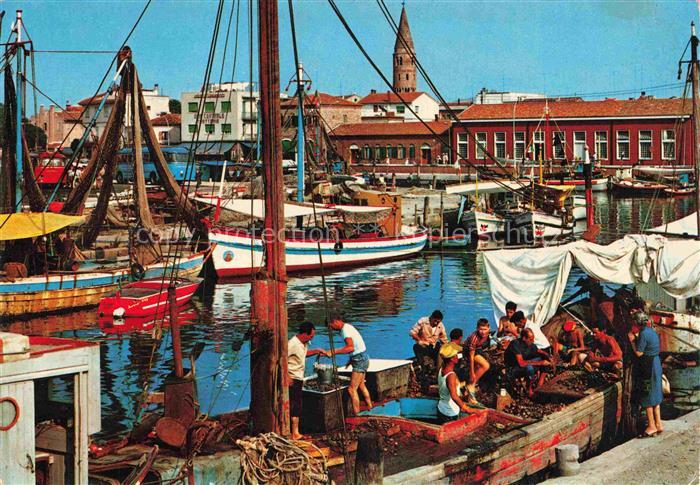 Caorle Veneto IT Porto Pescatori Fischerhafen Fischkutter