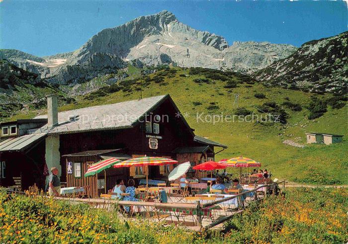 Hochalm Karwendel GARMISCH-PARTENKIRCHEN Berggaststaette Terrasse Blick gegen Al