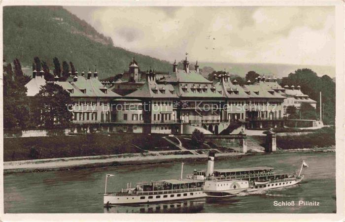 Pillnitz Dresden Blick ueber die Elbe zum Schloss Dampfer