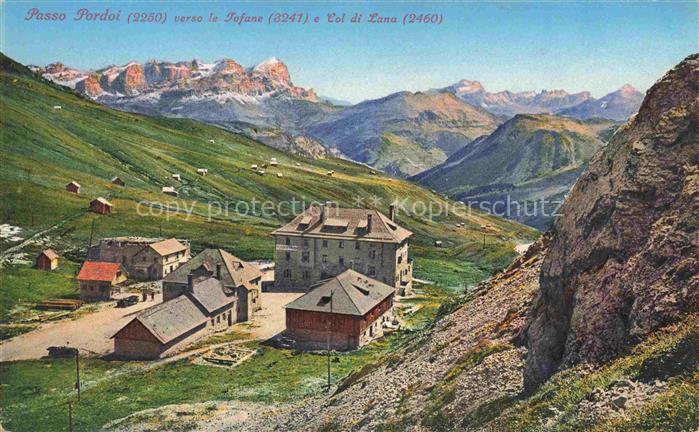 Passo Pordoi Pordoipass 2239m Canazei Trento IT verso le Tofane e Col di Lana