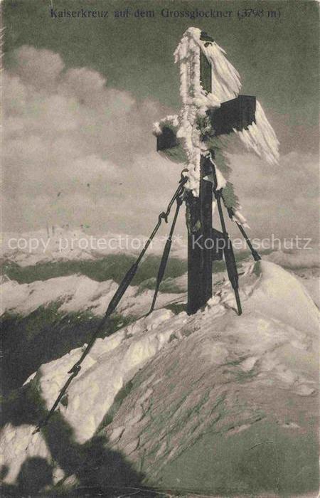 Grossglockner 3798m Kaernten AT Kaiserkreuz auf dem Grossglockner Gipfelkreuz
