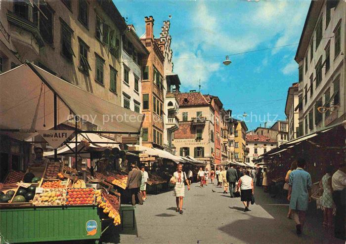 Bozen BOLZANO Suedtirol IT Piazza Erbe Obstplatz Markt