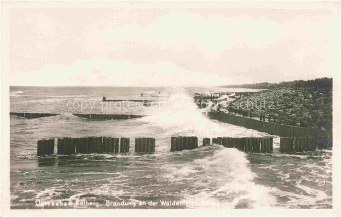 Kolberg  Ostseebad KOLOBRZEG PL Brandung an der Waldenterrasse