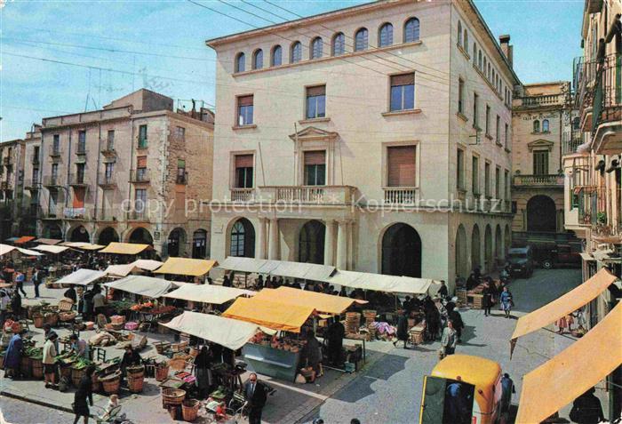 Figueras Figueres Gerona Cataluna ES Plaza del Caudillo en día de mercado Marktt