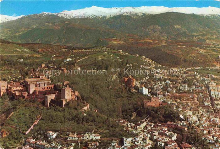 GRANADA Andalucia ES La Alhambra ciudad y la Sierra Nevada vista aérea