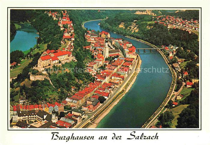 Burghausen  Salzach Oberbayern Ansicht mit Deutschlands laengster Burg