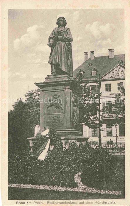 BONN Rhein Beethovendenkmal auf dem Muensterplatz
