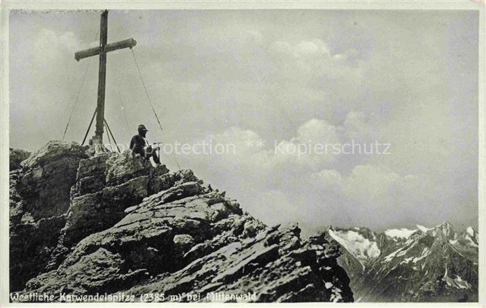 MITTENWALD Bayern Westliche Karwendelspitze Bergtour zum Gipfelkreuz Fernsicht A
