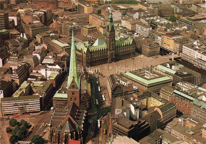 HAMBURG  CITY St Petrikirche Rathaus und Rathausmarkt Fliegeraufnahme