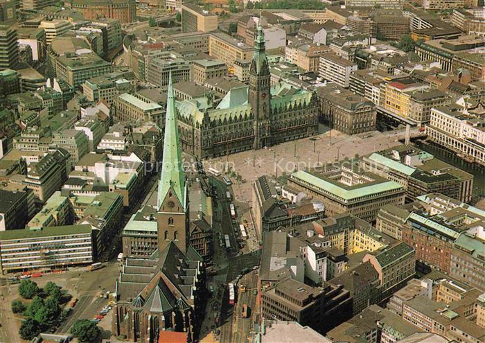 HAMBURG  CITY St Petrikirche Rathaus und Rathausmarkt Fliegeraufnahme
