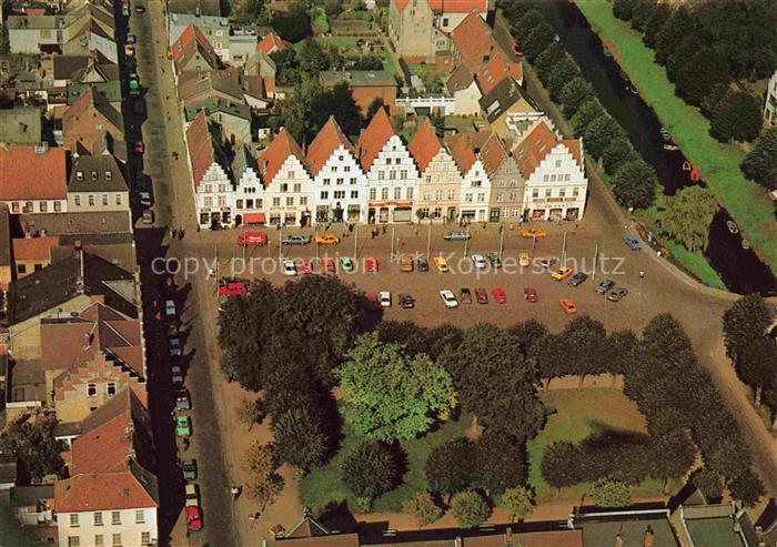 Friedrichstadt Eider Stadtkern mit Giebelhaeusern am Markt