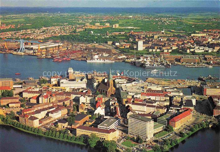 KIEL  CITY Innenstadt mit Blick auf Werften und Ostufer