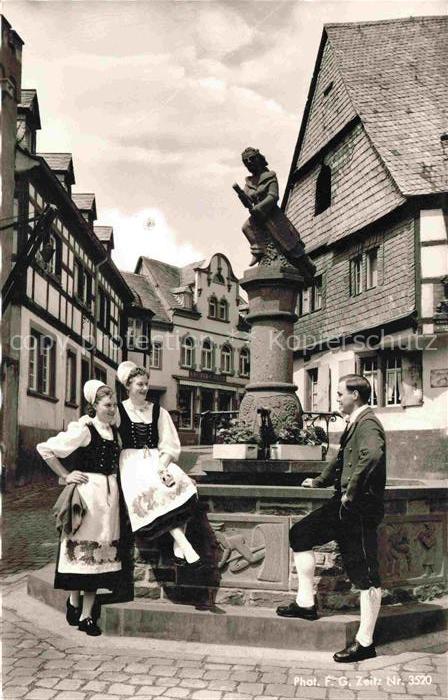 Winningen Mosel Weinhexenbrunnen Trachten Altstadt