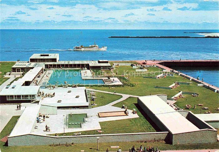 HELGOLAND Insel Schleswig-Holstein Blick vom Oberland auf das Schwimmbad