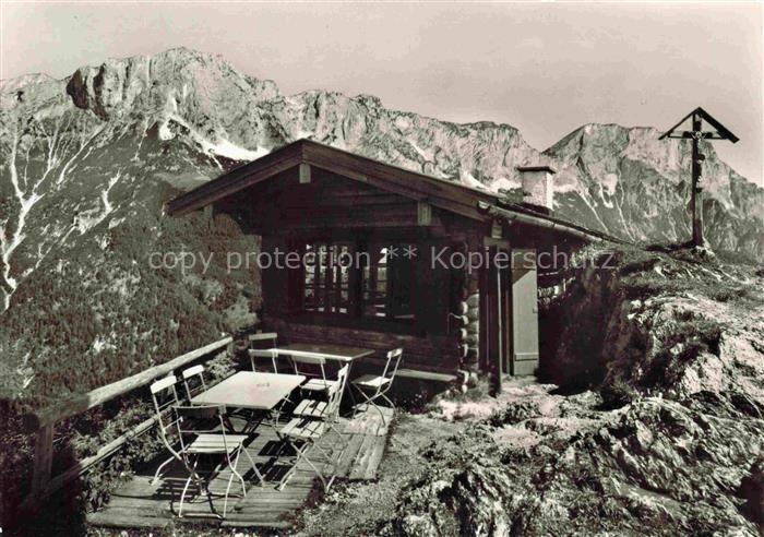 BERCHTESGADEN Bayern Paulshuette auf der Kneifelspitze mit Untersberg