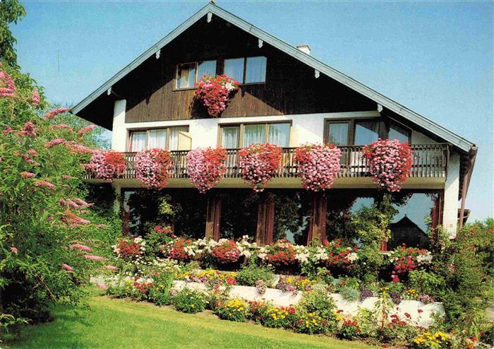 Kirchanschoering Gasthof Meisterfranzl Blumenschmuck