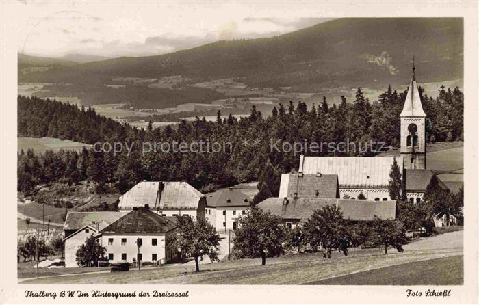 Thalberg Niederbayern Ansicht mit Kirche im Hintergrund der Dreisessel
